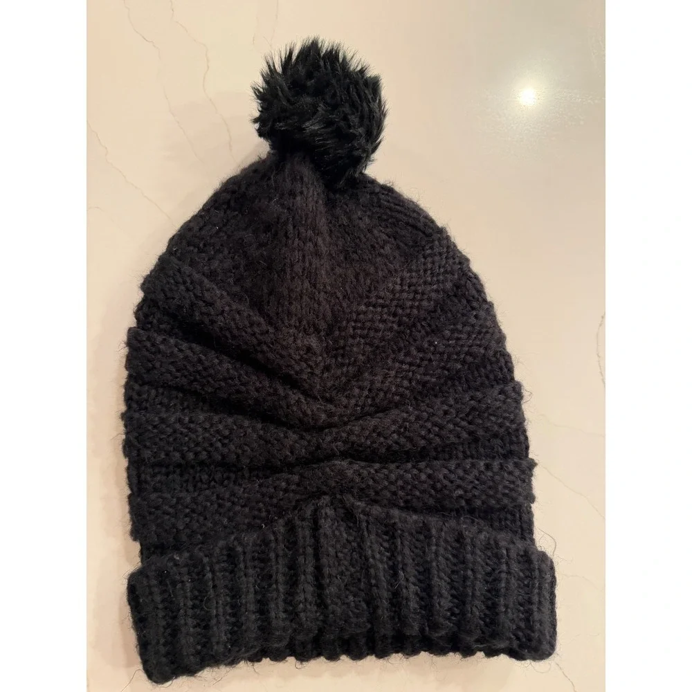 Dakine Black Knit ‎ Scrunch Pom Pom Beanie Hat Women One Size